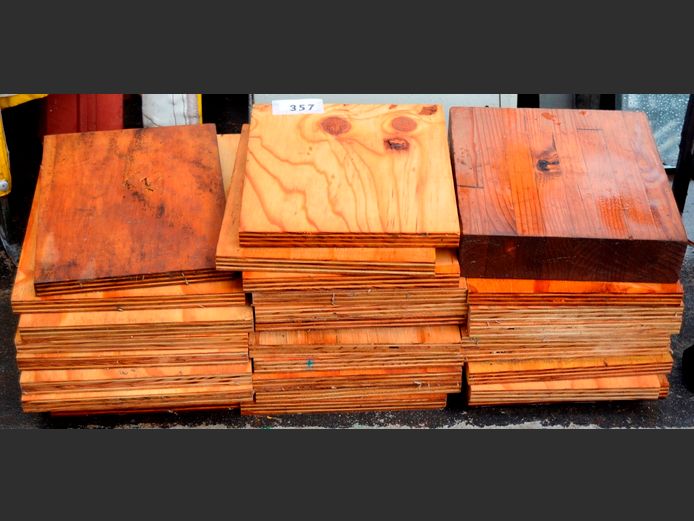 LOT: PLYWOOD BOARDS