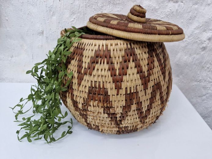 Vintage Zulu Hand-Woven Ilala Palm Ukhamba Lidded Beer Basket - Spears of Shaka Design