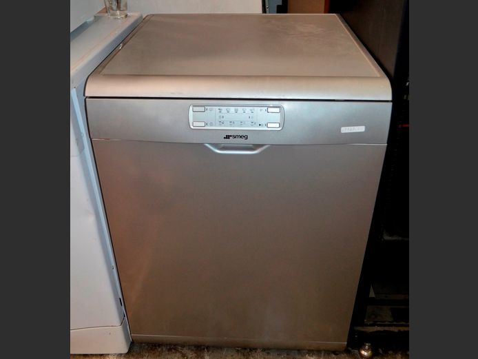 SMEG METALLIC FINISH DISHWASHER [Switches on, untested further]