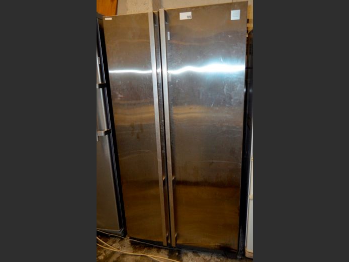 AEG ELECTROLUX STAINLESS STEEL SIDE-BY-SIDE FRIDGE FREEZER [Getting cold] [#: 414851600]