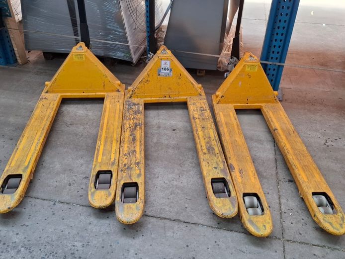 3 x 3000 kg Pallet Jacks