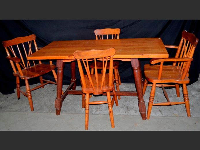 OAK DINING TABLE WITH 2 COTTAGE CHAIRS & PAIR MATCHING CARVERS, 150 x 75 x 78cm