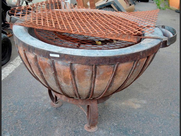 STEEL & CLAY FIRE BOMA WITH GRIDS, 82cm Diameter x 60cm High