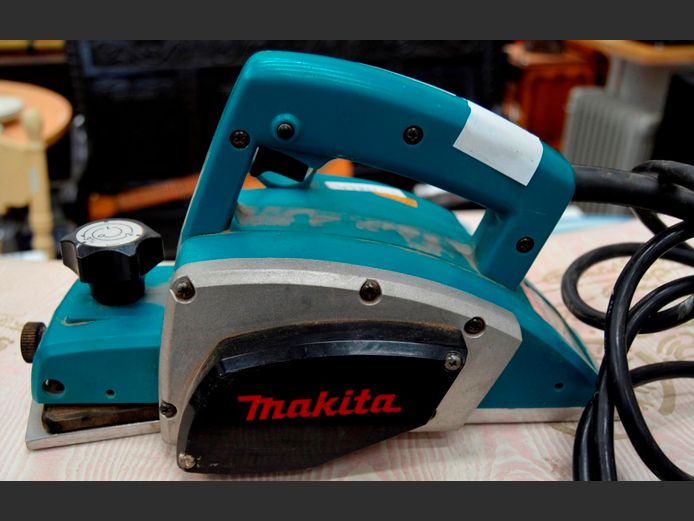 MAKITA PLANER [working]