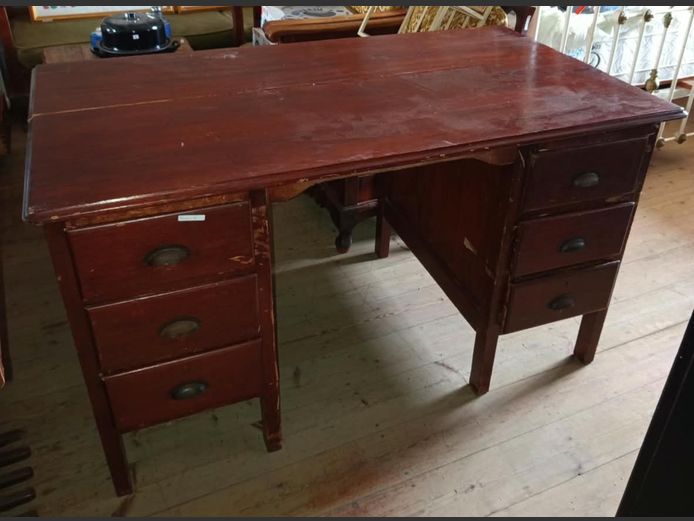 MAHOGANY 6-DRAWER DESK WITH CUP HANDLES, 138 x 76 x 77cm