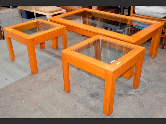 OAK COFFEE TABLE WITH GLASS TOP, 121 x 70 x 42cm, & PAIR MATCHING OAK SIDE TABLES WITH GLASS TOPS, 50 x 50 x 41cm [13,14]