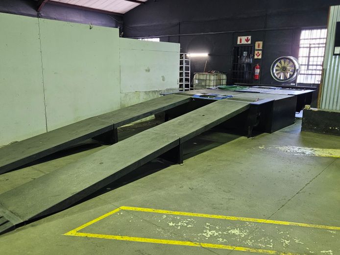 4X4 DYNO WITH MONITOR STATION