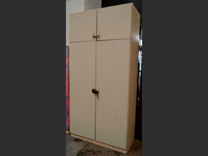 CREAM 4-DOOR WARDROBE