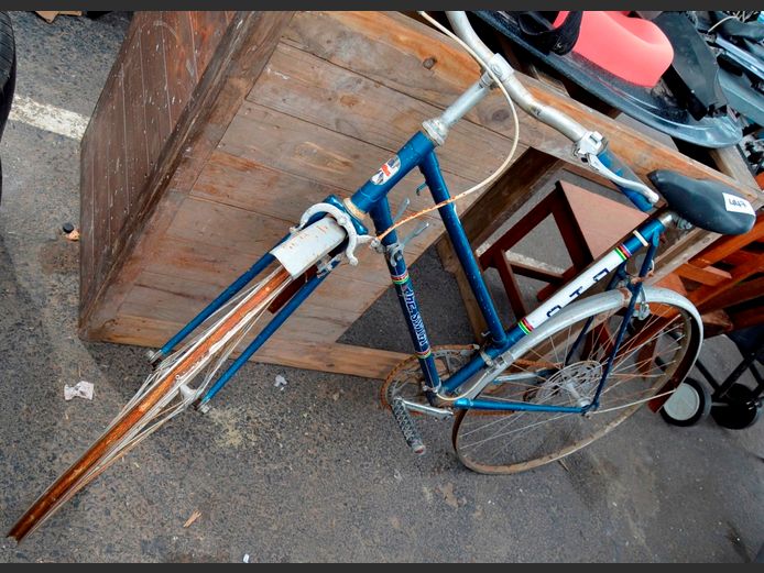 VINTAGE SWIFT LADIES BICYCLE [In need of restoration]
