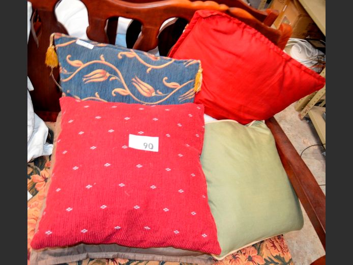 LOT OF 5: SCATTER CUSHIONS