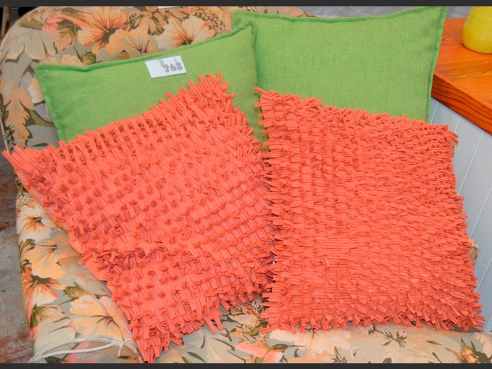 LOT: 2 x PAIRS SCATTER CUSHIONS