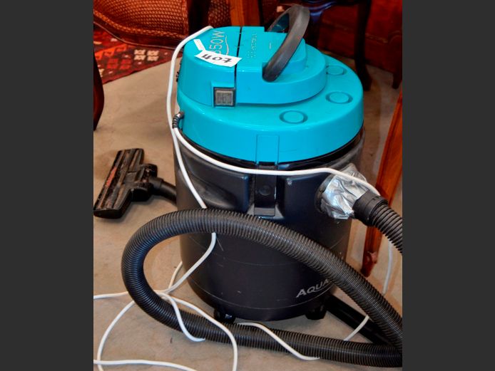 ELECTROLUX 1850W VACUUM CLEANER [Switches on, untested further, needs new pipe]