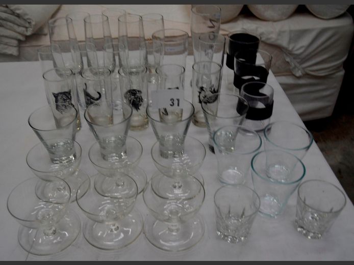 ASSORTED DRINKING GLASSES & GLASS DESSERT BOWLS