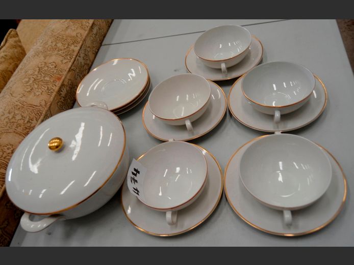 ARZBERG WHITE & GOLD TUREEN WITH MATCHING TWIN HANDLED SOUP BOWL WITH LID & SAUCERS [15 Pieces]