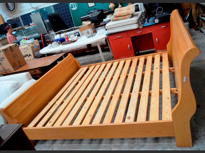 OAK KING SIZE SLEIGH BED [No mattress]
