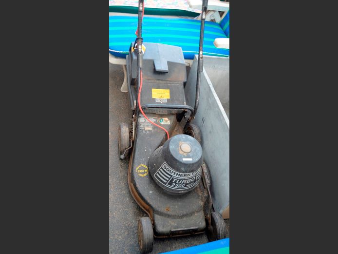 SOUTHERN CROSS ELECTRIC LAWNMOWER [Switches on, Untested further]