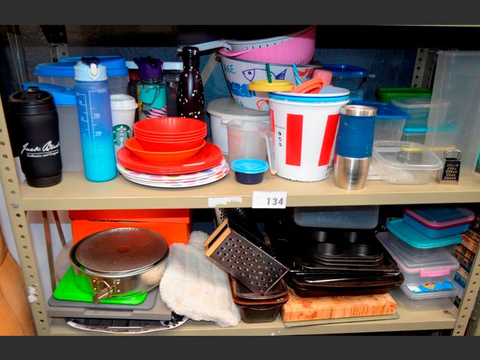 LOT ON 2 SHELVES: LOAF TINS, MUFFIN PANS, CHOPPING BOARD, etc
