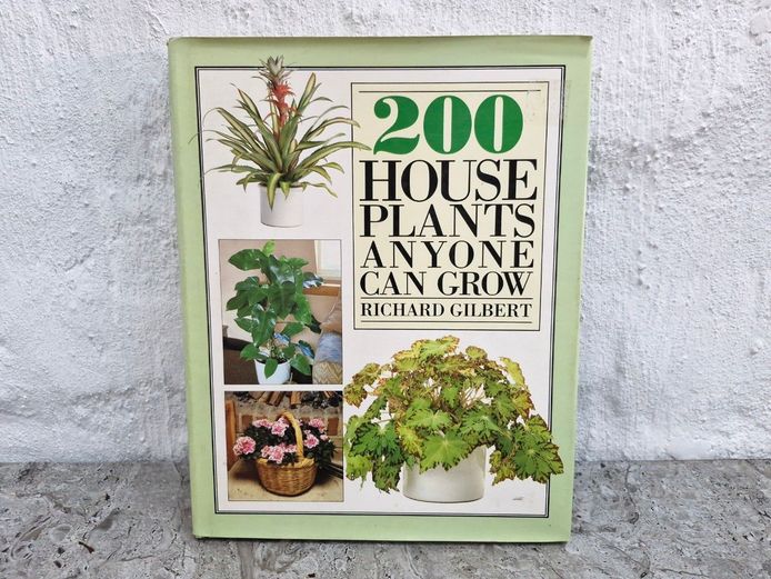 200 House Plants Anyone Can Grow - Richard Gilbert