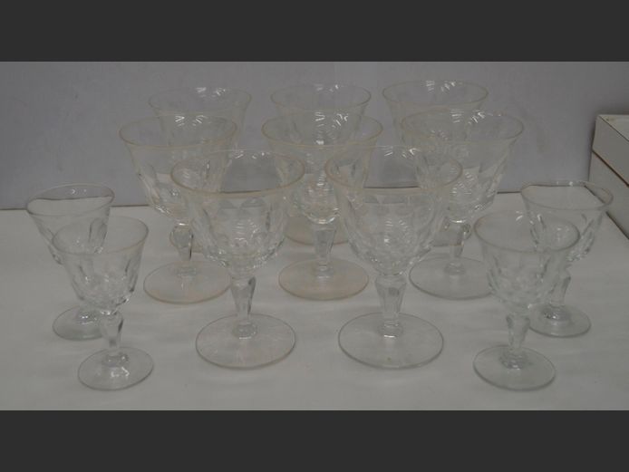 THUMB CUT CRYSTAL: 8 x WINE & 4 x SHERRY GLASSES