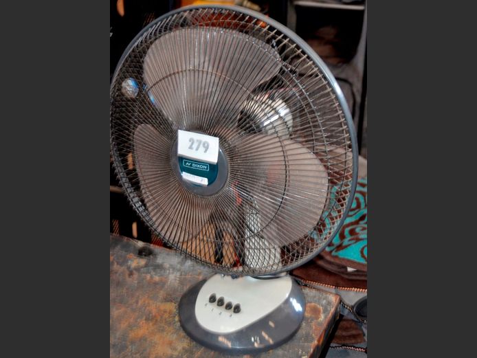 DIXON DESK FAN [Switches on]