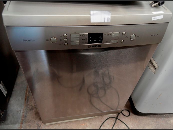 BOSCH STAINLESS STEEL FINISH SILENCE PLUS DISHWASHER [Dead]