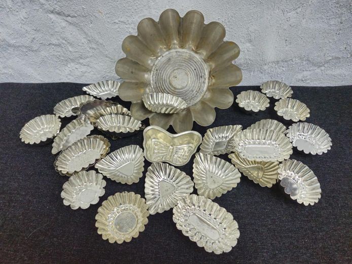 Vintage Assorted Metal Baking Tins and Cake Molds Set