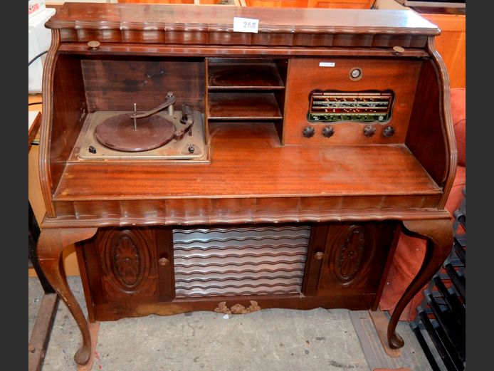 VINTAGE PILOT RADIOGRAM IN MAHOGANY CABINET, 119 x 57 x 109cm [Untested, scuff marks]