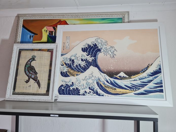 3 X PICTURE FRAMES & ART