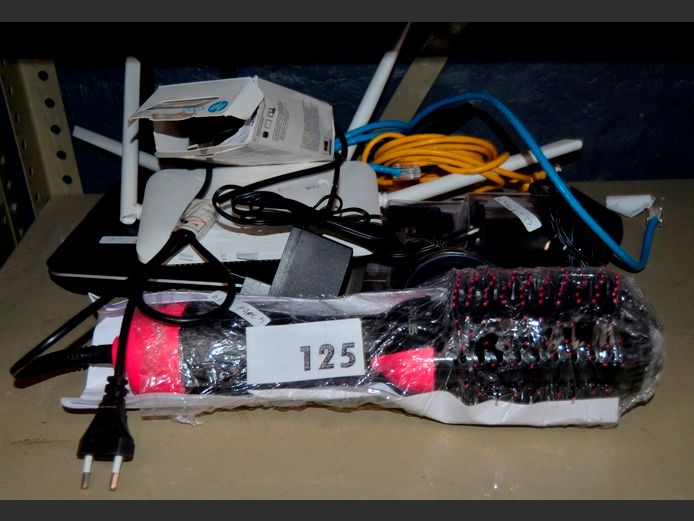 LOT: ROUTERS, HP MOUSE, AORLIS ELECTRIC HAIR STYLER, etc [Switch on, untested further] [4,5,19,36,37]