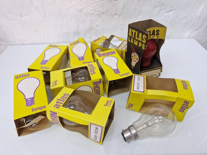 Lot of 10 Vintage Thorn Atlas Light Bulbs (Tested and Working)