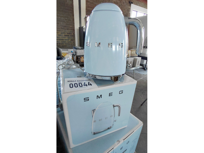 SMEG RETRO PASTEL BLUE KETTLE 