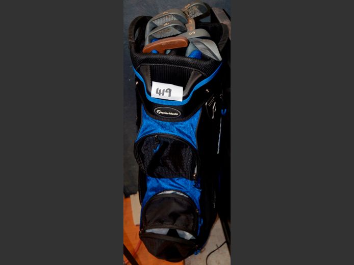 TAYLORMADE GOLF BAG WITH 7 CLUBS