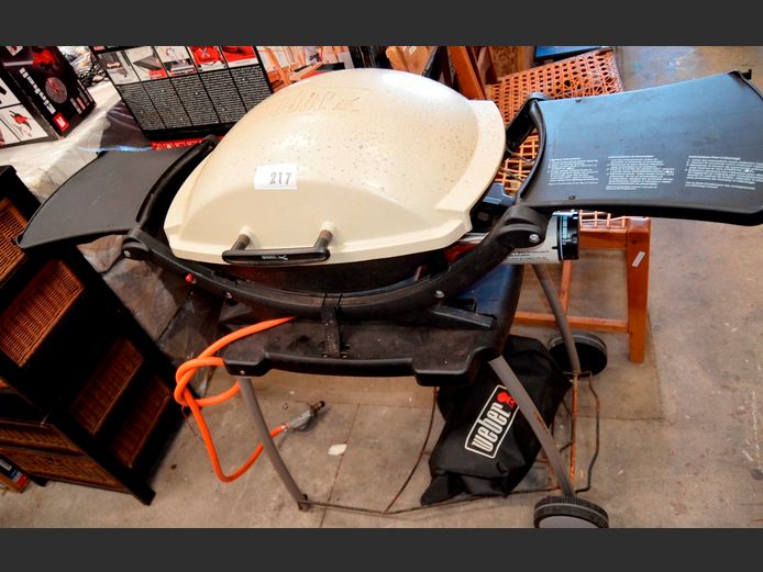 WEBER GAS BRAAI WITH COVER, 130 x 50 x 95cm