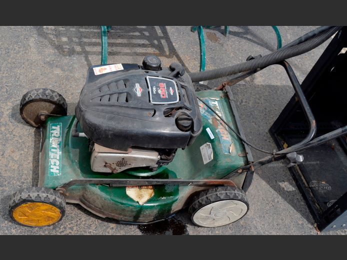 TRIMTECH 1900cc PETROL LAWNMOWER [Switches on]