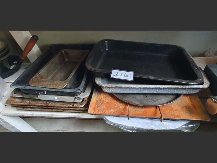 LOT: OVEN TRAYS, SKILLET, etc