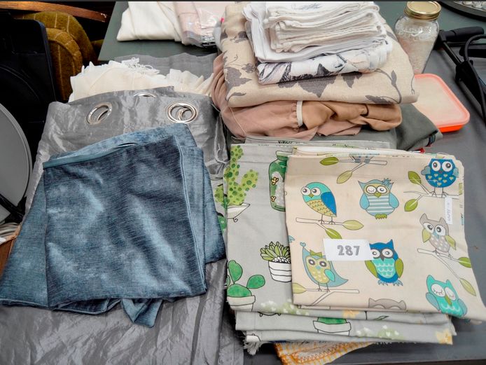 LARGE LOT: SCATTER CUSHION COVERS, CURTAINS, NAPKINS, etc