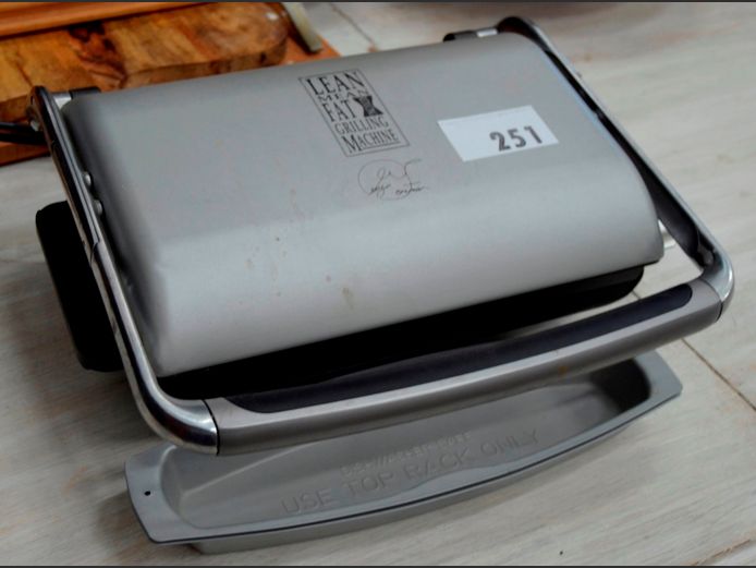 GEORGE FOREMAN LEAN MEAN GRILLING MACHINE [Switches on, untested further]