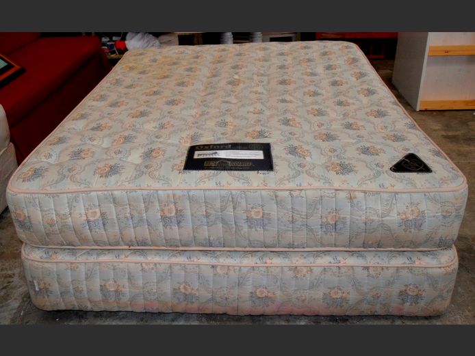REST ASSURED QUEEN SIZE BED BASE & MATTRESS SET
