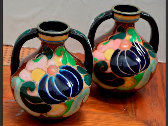 PAIR HAND PAINTED CERAMIC & GLAZED TWIN HANDLED VASES, 16.5cm High