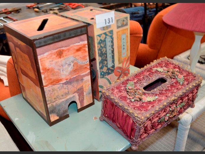 LOT: 2 x WOODEN WINE BOXES & A TISSUE BOX