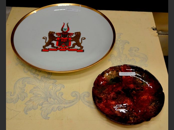 LAQUE LINE GLASS SIDE PLATE & A FORSTENBERG CIRCULAR PLATTER, 32cm Diameter & 19cm Diameter