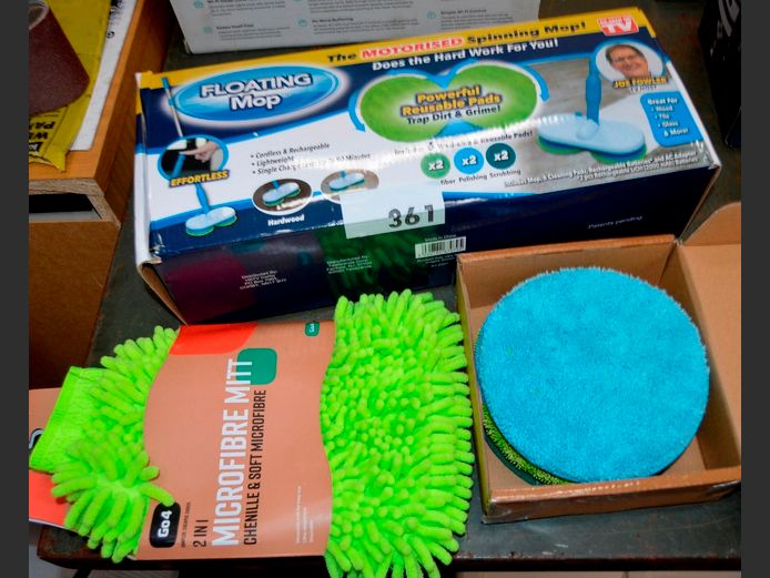 SPINNING MOP WITH EXTRA PADS & A MICROFIBRE MITT, 110cm High