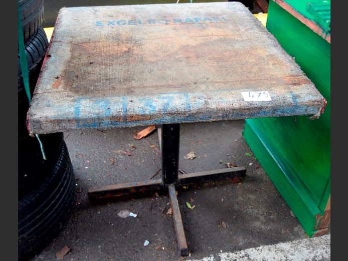 4-SEATER RESTAURANT TABLE [Damaged]