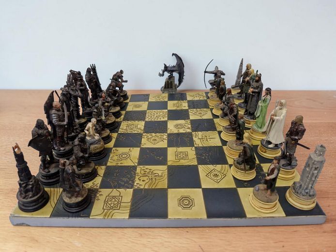 The Lord of the Rings Collector's Edition Lead Chess Set