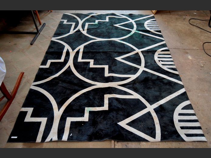 BLACK & WHITE PATTERNED CARPET, 226 x 154cm [Stains]