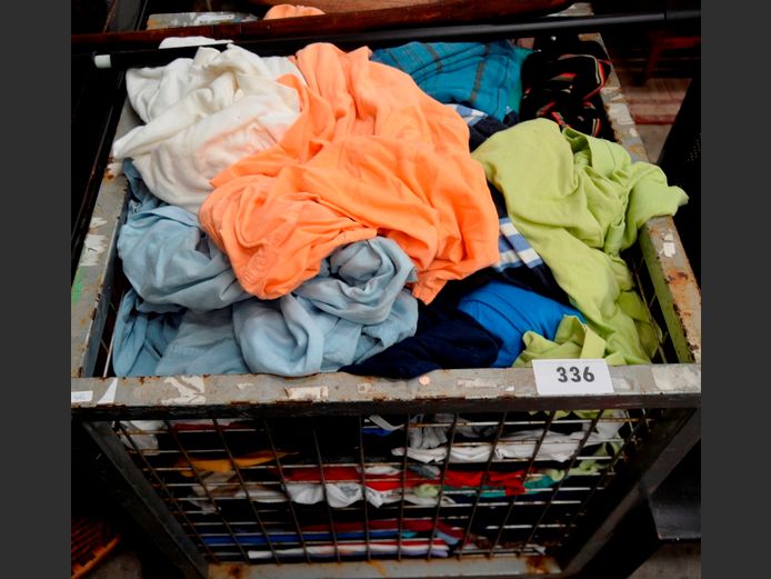 LOT: T-SHIRTS & GOLF SHIRTS [Sizes 4XL & 5XL] [Excl. bin]