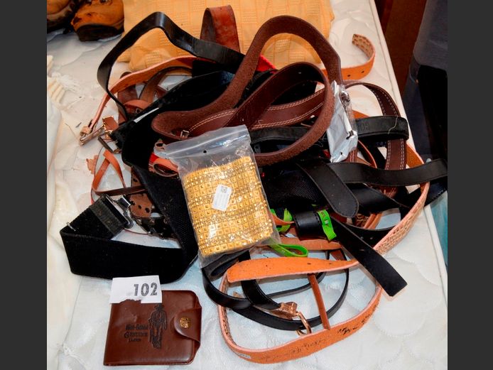 LOT: MEN'S & LADIES' BELTS