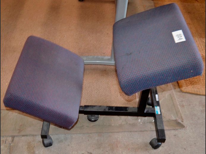 POSTURE CHAIR [Needs a clean]