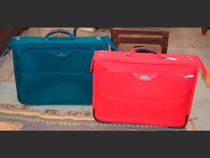 LOT OF 2: TRAVEL LIGHT TRAVEL BAGS