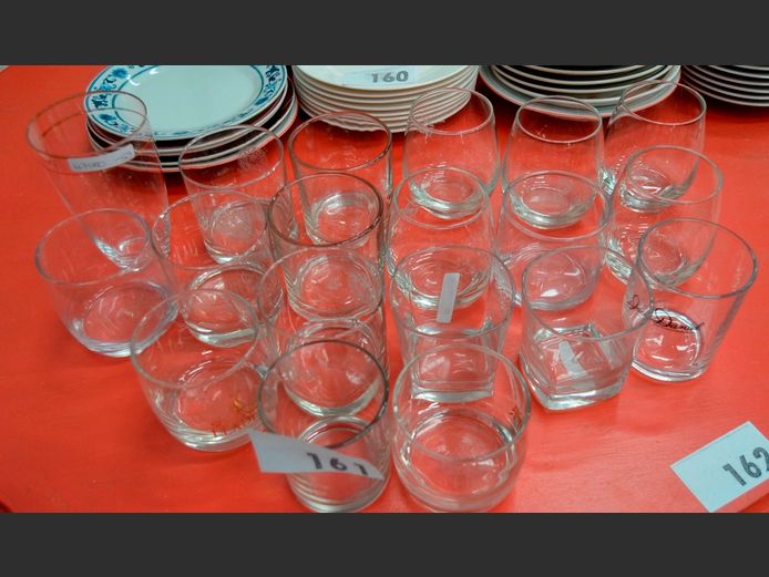 LOT: GLASS TUMBLERS